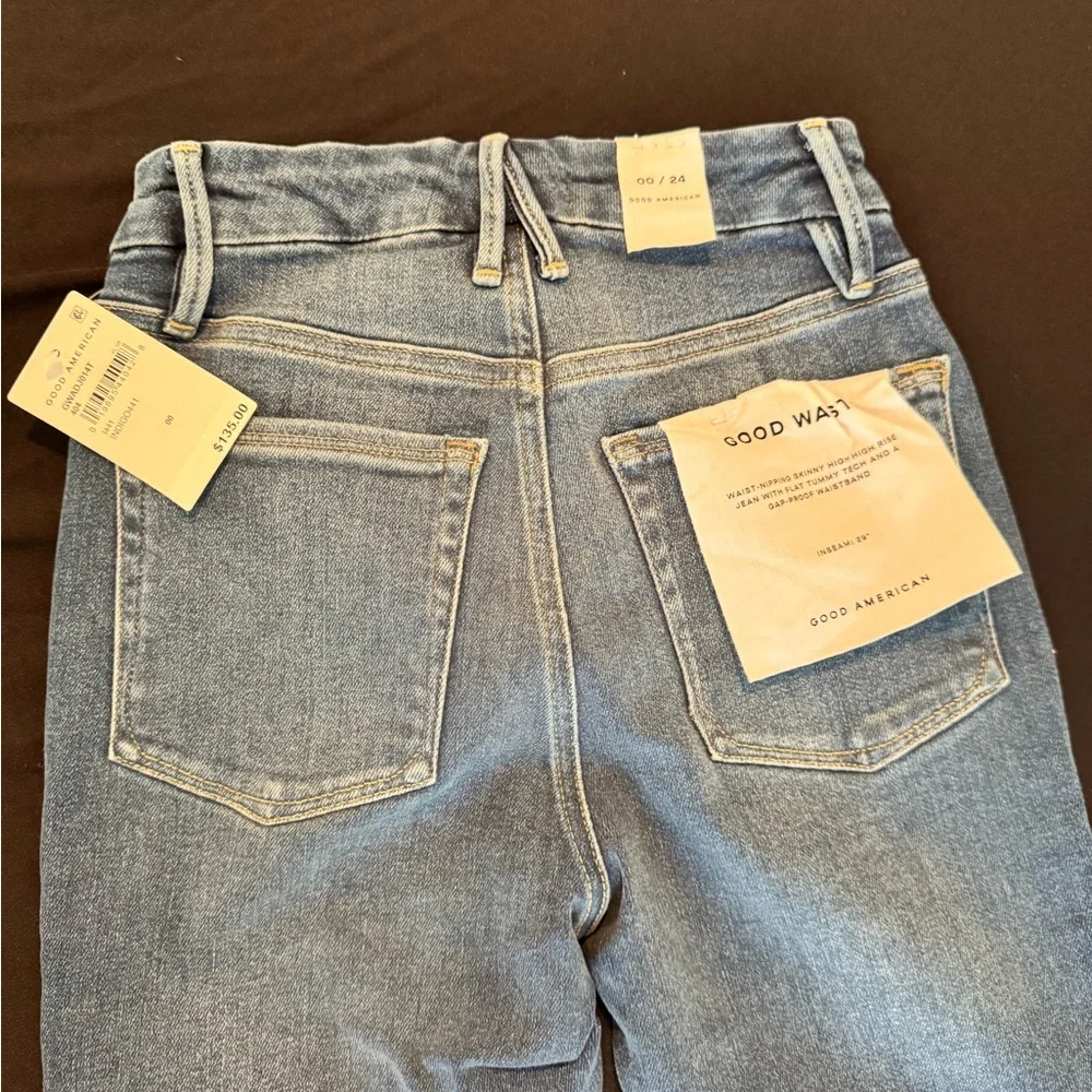 Good American High Rise Blue Jeans with Vintage-Inspired Look - Picture 3 of 4